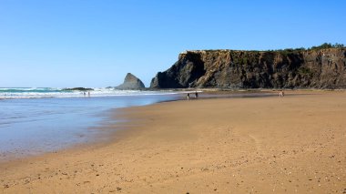 Güney Portekiz güzel Praia de Odeceixe harika manzarasını. Algarve bölgesinde en muhteşem plajlar biridir.