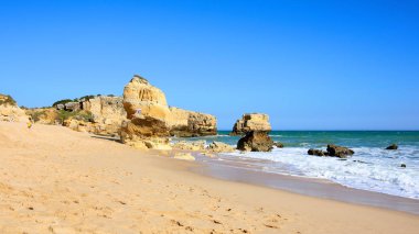 Güney Portekiz güzel Praia Rafael harika manzarasını. Kişi ve aile en muhteşem plajlar Albufeira, Algarve bölgesinde bir zevk.