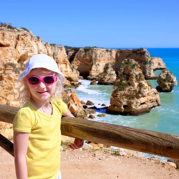 Tourist Little Girl Wearing Hat Sunglasses Enjoying View Beautiful Cliffs — Stock Photo, Image