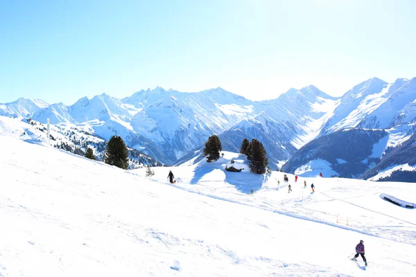 People Enjoying Skiing Prepared Slopes Alps Sunny Day Beautiful Snowy — Stock Photo, Image