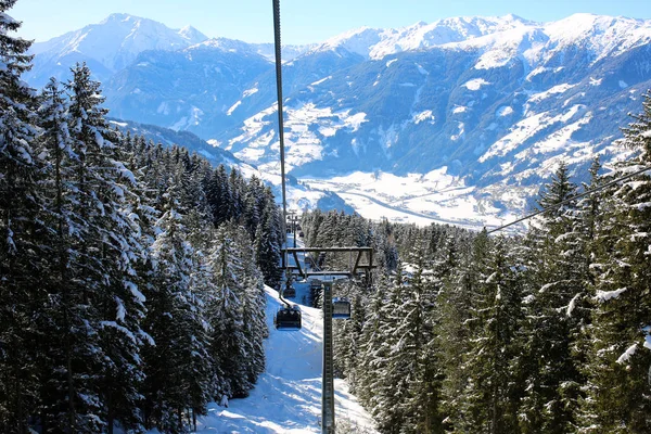 Modern Comfortable Gondola Lift Alpine Ski Resort People Enjoying Skiing — Stock Photo, Image