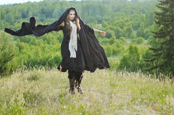 Ведьма Танцует Лысой Горе Средь Бела Дня — стоковое фото
