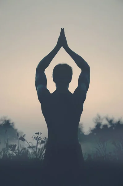 Silhouette Uomo Che Yoga — Foto Stock