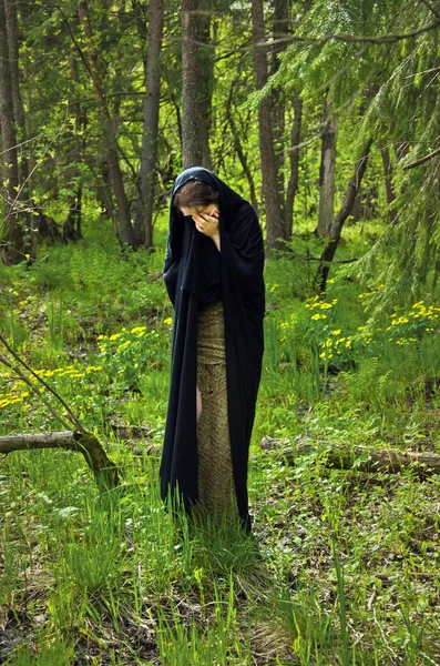 Dryad Schwarzen Mantel Trauert Und Weint Wald — Stockfoto