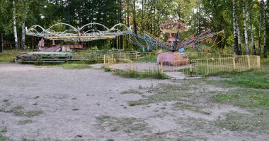 Eski terk edilmiş carousels ve konumlar