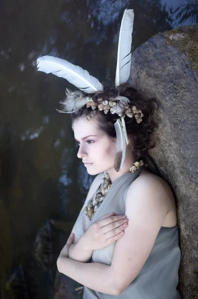 Portret Van Een Jonge Vrouw Een Krans Van Zee Schelpen — Stockfoto