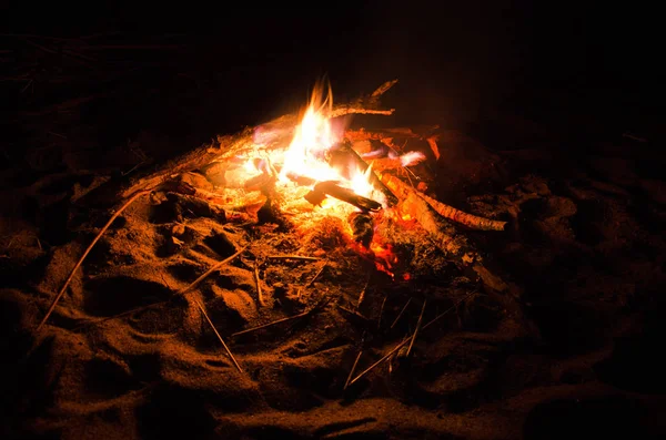 夜间火灾的沙子特写 — 图库照片