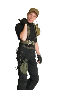 Beyaz arka plan üzerinde izole genç asker