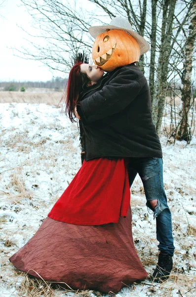 Ведьма Поцелуй Тыквы Хэллоуин — стоковое фото
