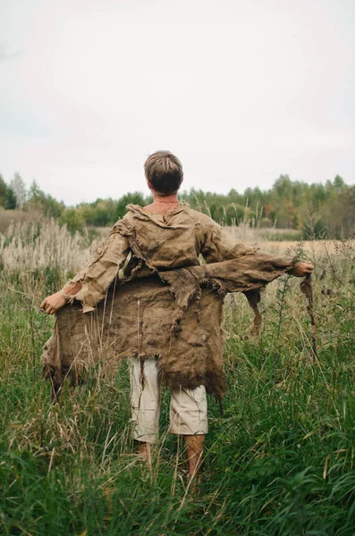 Campesino Medieval Impermeable Andrajoso Viejo Saqueo Encuentra Viento — Foto de Stock