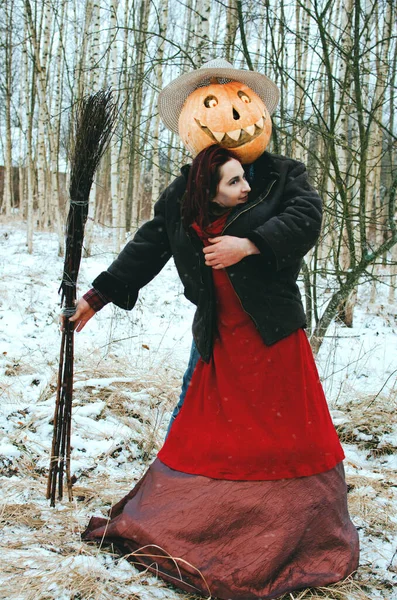 Sorcière Épouvantail Halloween Dans Les Bois — Photo