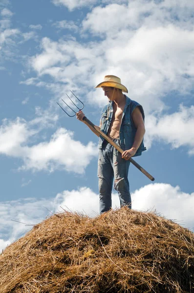 Young Man Cowboy Hat Pitchfork Haystack — Stock Photo, Image