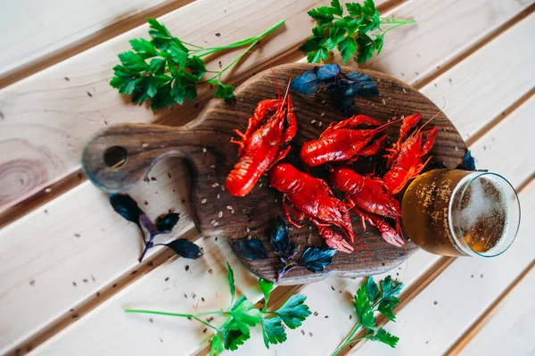 Crayfish Red Boiled Kitchen Board Basil Dill Glass Beer — Stock Photo, Image