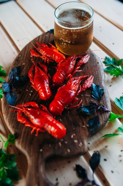 Crayfish Red Boiled Kitchen Board Basil Dill Glass Beer — Stock Photo, Image