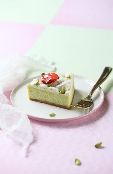 Piece Pistachio Cheesecake Vanilla Diplomat Cream Light Green Pink Background — Stock Photo, Image