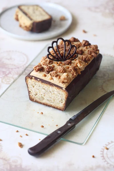 Almond Pear Loaf Cake Covered Chocolate Glaze Topped Caramel Cream — Stock Photo, Image