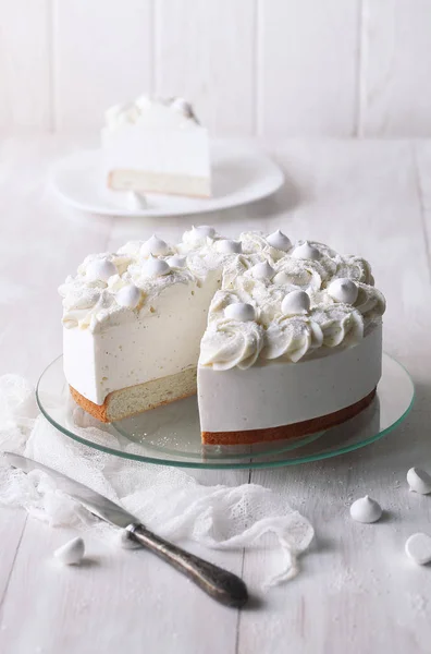 Bolo Comida Anjo Com Souffle Baunilha Biscoitos Merengue Mesa Madeira — Fotografia de Stock