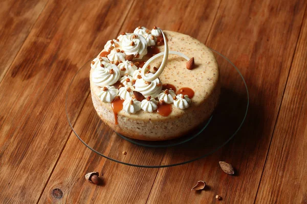 Almond Cheesecake Decorated Whipped Cream Salted Caramel Transparent Cake Stand — Stock Photo, Image