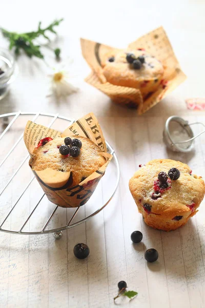 Gâteaux Croustillants Noirs Dans Des Tasses Papier Poudre Avec Sucre — Photo