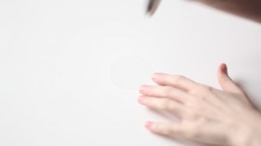 Beyaz arka planda, Pasta Dekorasyon için Kolay Boru Teknikleri Video Klip.