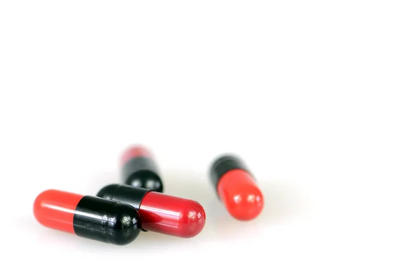 Oral Antibiyotik Beyaz Arka Plan Üzerinde Sert Jelatin Kapsül — Stok fotoğraf