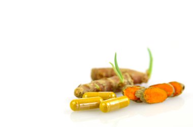 Zerdeçal (Curcuma longa L.) kök ve zerdeçal tozu alternatif tıp, spa ürünleri ve gıda içerikler için.