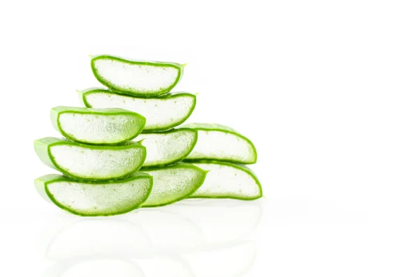 Aloe Vera Blätter Auf Weißem Hintergrund Schneiden — Stockfoto