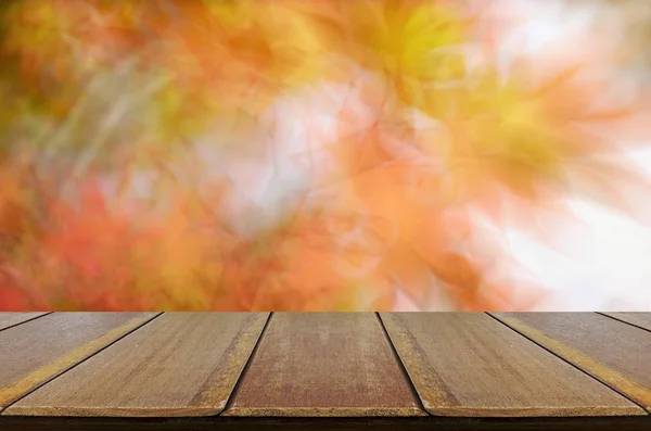 Stare Drewno Licznik Niewyraźne Jesień Liście Tle — Zdjęcie stockowe