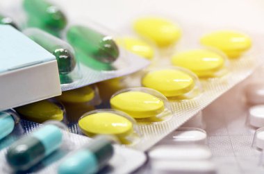 Üzerinde sayaç ilaç şeridi'nde Paketli.