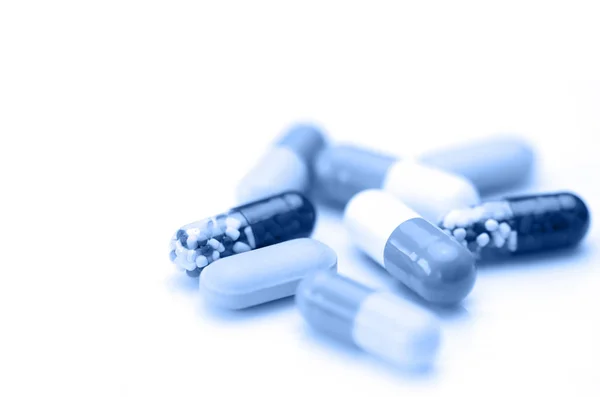 Perorální Léky Pozadí Teplým Světlem Barevné Ústní Léky Bílém Pozadí — Stock fotografie