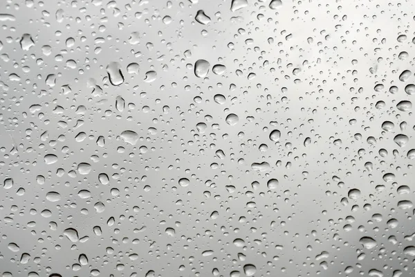 Gotas de agua sobre fondo de ventana de vidrio . — Foto de Stock