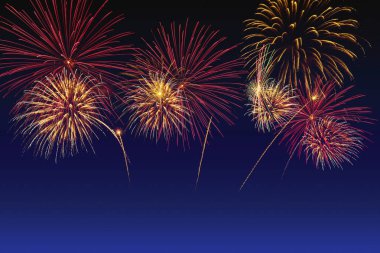 Renkli havai fişek kutlaması ve alacakaranlık arkaplanı.