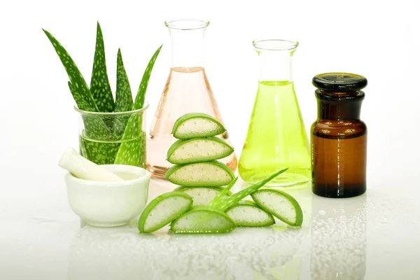 Ricetta trattamento viso e capelli di aloe vera . — Foto Stock