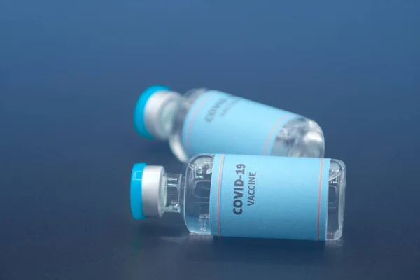 Dois Frascos Amostra Vacina Covid Sobre Fundo Preto Covid Vacina — Fotografia de Stock