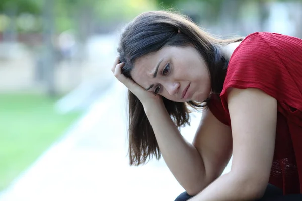Sad Woman Sitting Bench Park Complaining Looking Away — Stock Photo, Image
