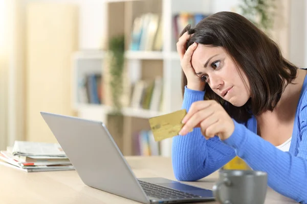 Worried Woman Complaining Buying Online Credit Card Laptop Desk Home — Stock Photo, Image