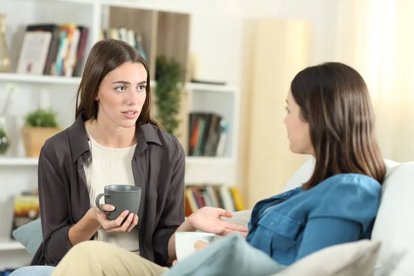 Serious Friends Talking Sitting Couch Living Room Home — Stock Photo, Image