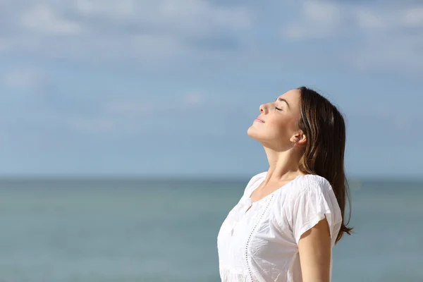 Profile Relaxed Teen Breathing Fresh Air Beach Sunny Day Summer — Stock Photo, Image