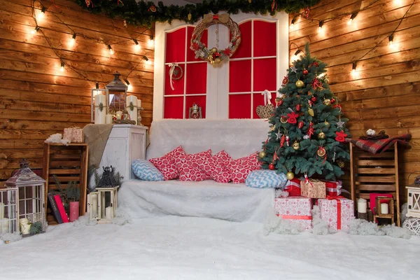 Vrolijk Kerstfeest Nieuwjaar Woonkamer Interieur Met Kussens Bank Verpakt Geschenkdozen — Stockfoto