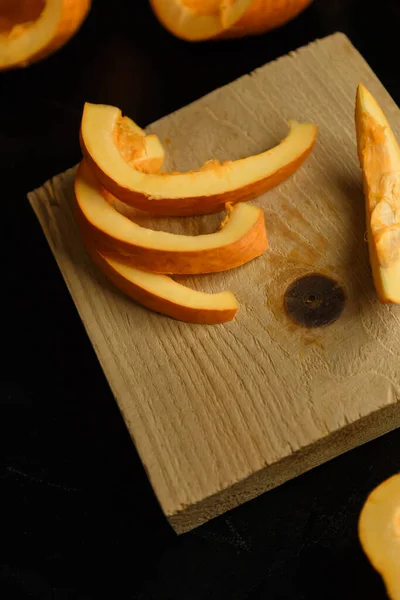 Tranches Citrouille Hachée Sur Une Planche Cuisine Bois Sur Une — Photo