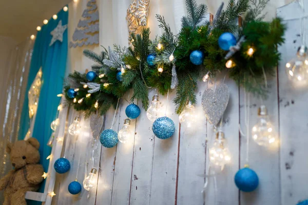 Izmail Ukraine 2018 크리스마스와 새해를 방에는 전나무 가지와 베어가 — 스톡 사진