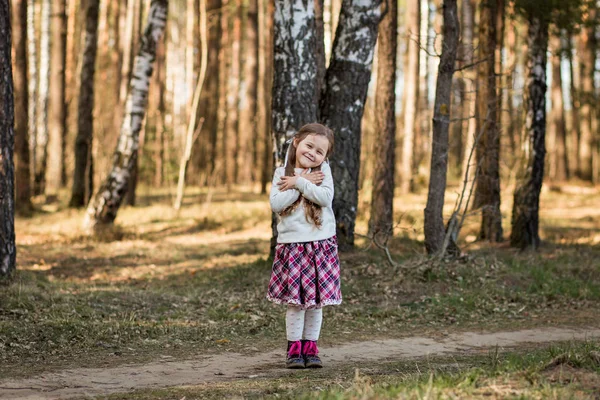 Liten Flicka Naturen Kul Och Dansa — Stockfoto