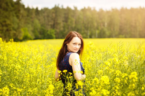 Young Woman Field Rapeseed Sunny Day — Stock Photo, Image