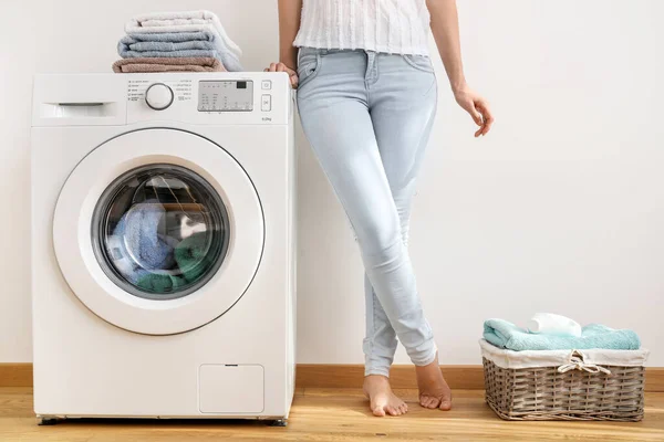 Young Woman Washing Machine — Stock Photo, Image