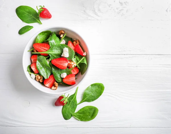 Zdravý dietní jahodový salát — Stock fotografie