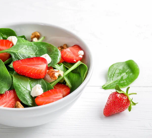 Saudável dieta salada de morango — Fotografia de Stock
