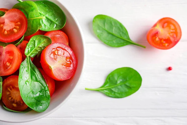 Ev yapımı sağlıklı taze salata. — Stok fotoğraf