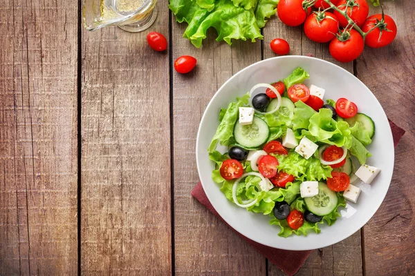 Ensalada griega tradicional sana y sabrosa — Foto de Stock