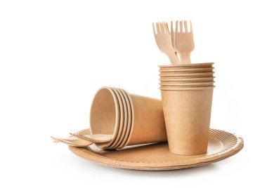 Beyaz arka planda izole edilmiş çevre dostu fast food konteynerleri.