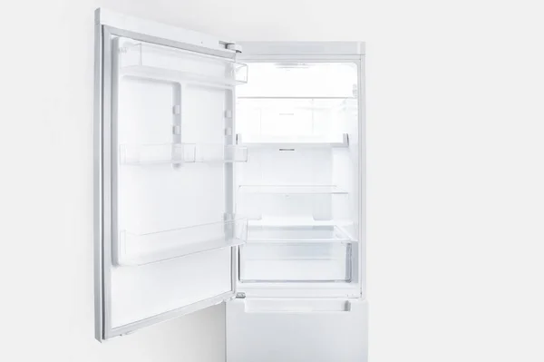 Frigorífico Abierto Vacío Con Estantes Interior Del Refrigerador — Foto de Stock